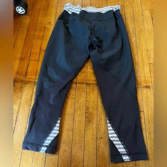 Lululemon | Capris - Picture 4 of 8